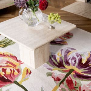 Laura Ashley Gosford, fargerikt blomstrete gulvteppe