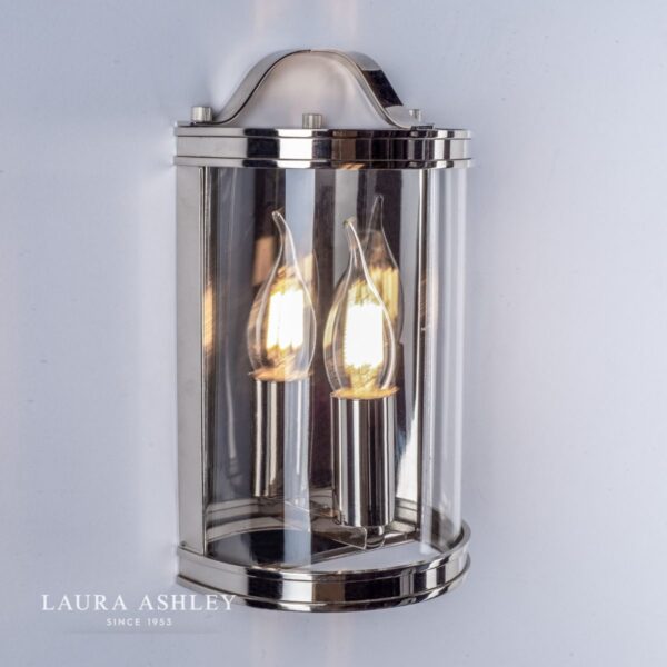 Harrington vegglampe i krom og glass fra Laura Ashley