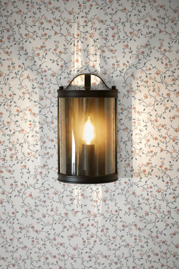 Harrington vegglampe i sort metall og glass fra Laura Ashley