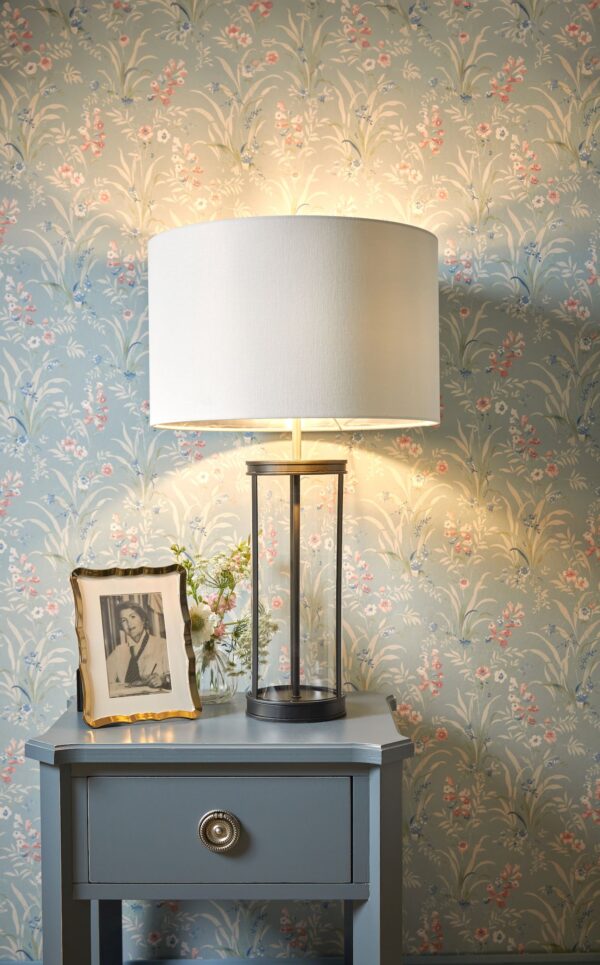 Harrington bordlampe i sort metall og glass fra Laura Ashley