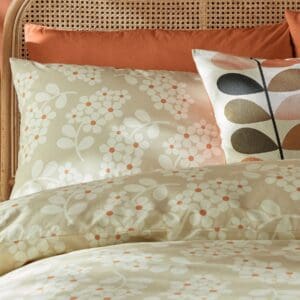 Wisteria, putetrekk med japansk inspirasjon i beige og orange fra Orla Kiely