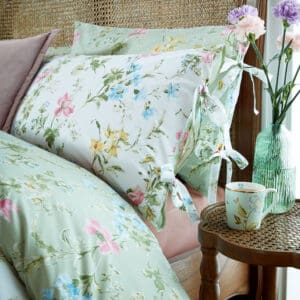 Poppy meadow, landlig putetrekk i delikate pasteller fra Laura Ashley (2.stk)