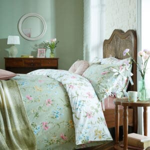 Poppy Meadow, landlig sengesett i delikate pasteller fra Laura Ashley