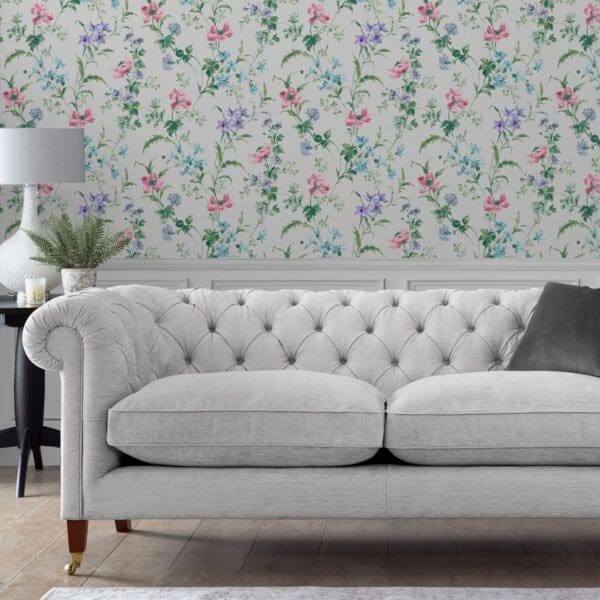 Poppy Meadow, tapet med blomster i pasteller fra Laura Ashley