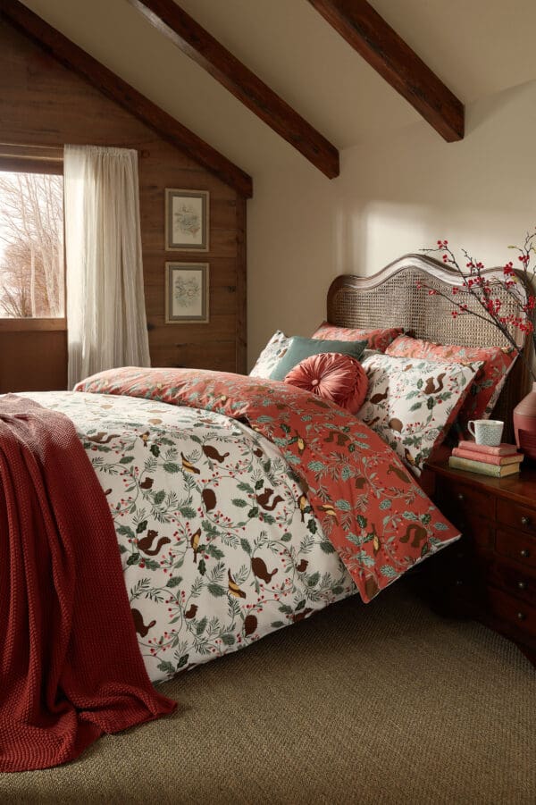 Autumnal woodland høstlig sengesett med ekorn fra Laura Ashley