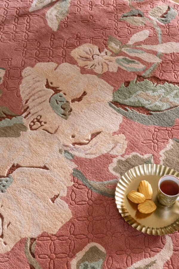 Alyworth Trail, blomstrete gulvteppe i terracotta fra Laura Ashley - Bilde 3