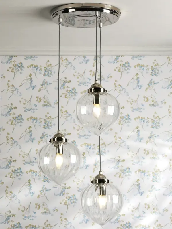 Whitham taklampe i krom og glass fra Laura Ashley