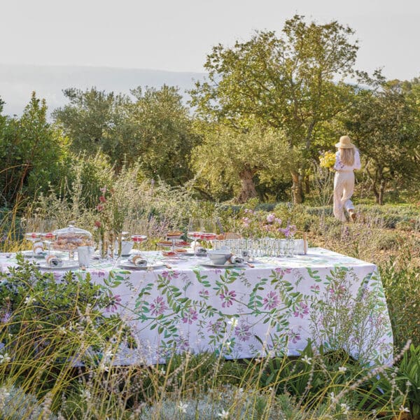 Blomstrete duk i lin og bomull, Pois de Senteur fra Le Jacquard Francais