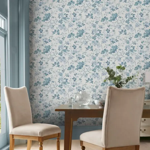 Tapet med blomster i blått, Yewland fra Laura Ashley